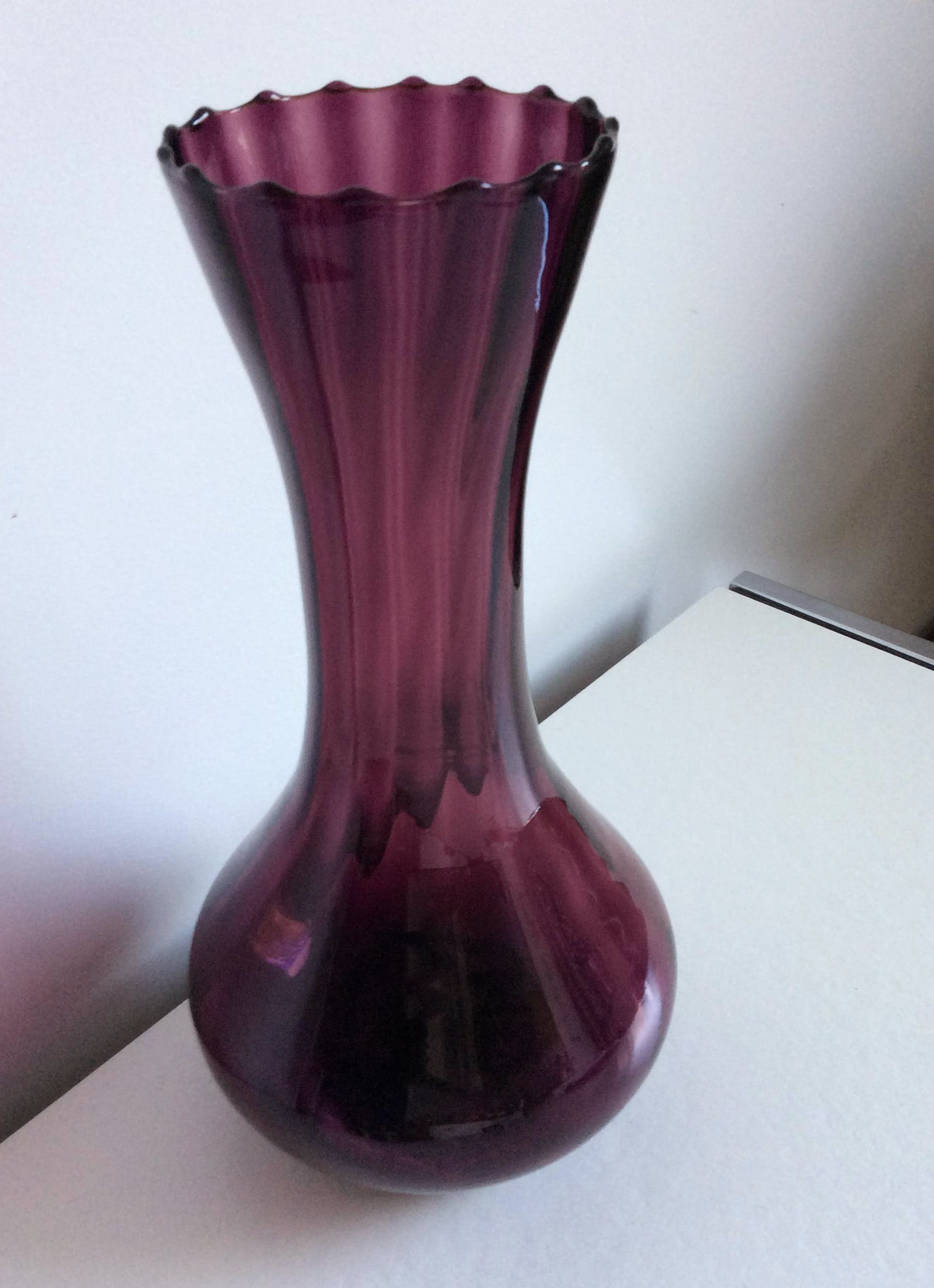Doyen Glas - grote aubergine vaas - verticale optiek kopen? Bied vanaf 40!