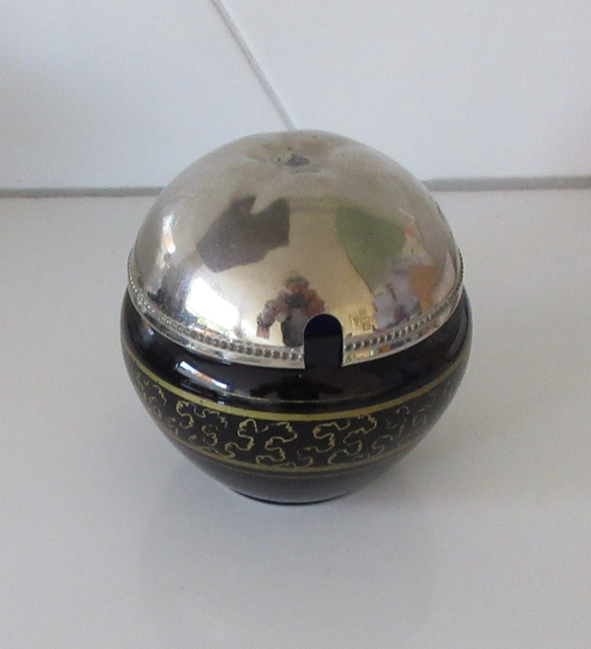 Niet of onleesbaar gesigneerd - Art deco blauw glazen verguld suikerpotje met metalen deksel kopen? Bied vanaf 1!