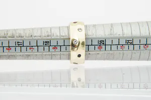 Fraaie 14 krt goud en diamanten "gewelfde" ring - met rode en blauwe steentjes kopen? Bied vanaf 330!