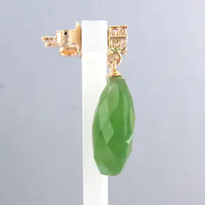 18k rosé gouden oorhangers met jade en briljant geslepen diamant tot. 0.22ct kopen? Bied vanaf 475!