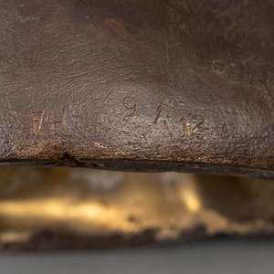 Evert den Hartog - brons: liggend vrouwelijk naakt met hoed kopen? Bied vanaf 895!