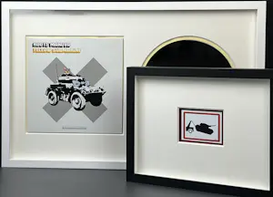 AcheterBanksy - Fraai ingelijste Set : Record Yellow Submarine + GRAFFITI- sticker BNK/5Y025? Enchérissez de 666!