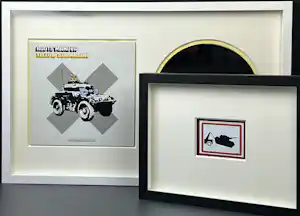 Banksy - Fraai ingelijste Set : Record Yellow Submarine + GRAFFITI- sticker BNK/5Y025 verkauft für € 600!