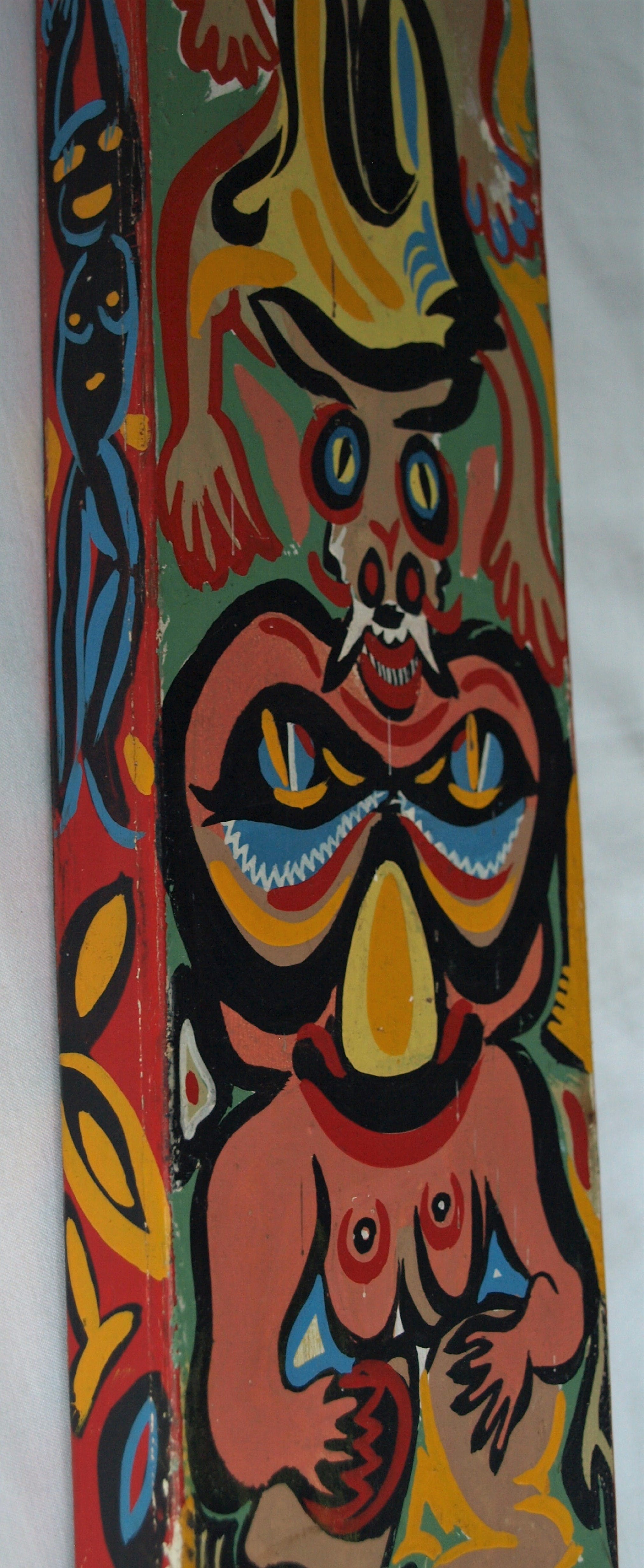 Niet of onleesbaar gesigneerd - Olieverf op houten frame , “Totempaal” – 68 cm hoog  kopen? Bied vanaf 1!