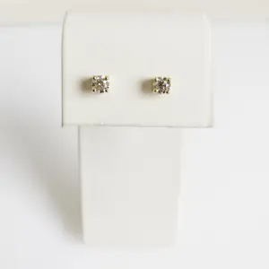 Diamanten oorknopjes 0,66 ct kopen? Bied vanaf 800!