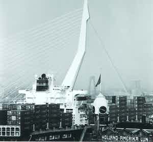 Niet of onleesbaar gesigneerd - Foto, Erasmusbrug Rotterdam - Ingelijst verkocht voor € 1!