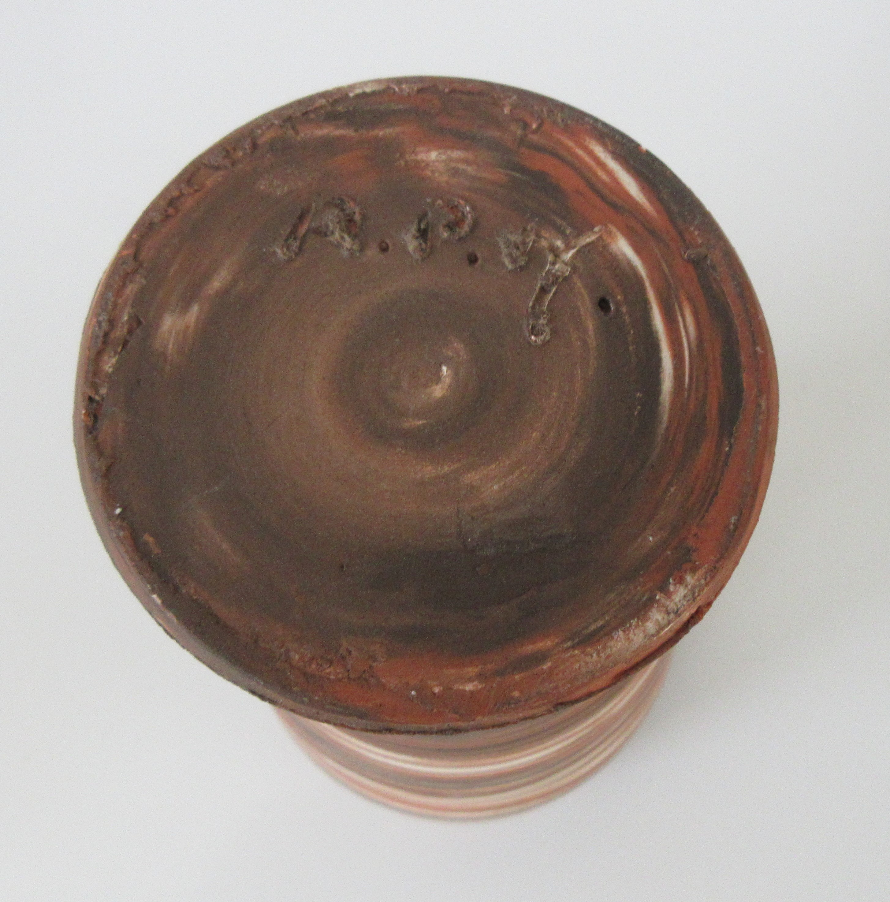 Niet of onleesbaar gesigneerd - Pottenbakkerij Hellendoorn?? - vaasje kopen? Bied vanaf 1!