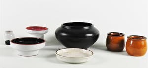 Niet of onleesbaar gesigneerd - 60-er jaren 6 keramische vaasjes + 1 schaaltje kopen? Bied vanaf 1!