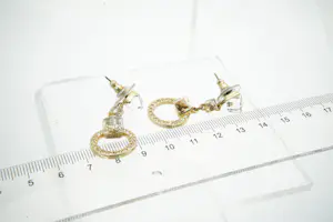 NV80- Chique & lange ONEDELE  Swarovski "Creativity Collection" oorsieraden kopen? Bied vanaf 45!
