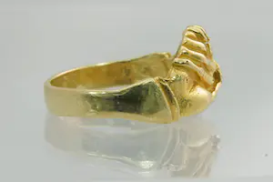 49 - Mooie 18 krt geel gouden Surinaamse vriendschaps-ring - unisex model kopen? Bied vanaf 265!