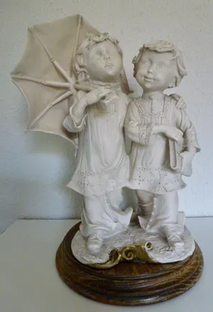 Real Fabbrica Capodimonte - Giuseppe Armani - Meisje wast hond (Washday) en 2 Misdienaren met parasol kopen? Bied vanaf 1!