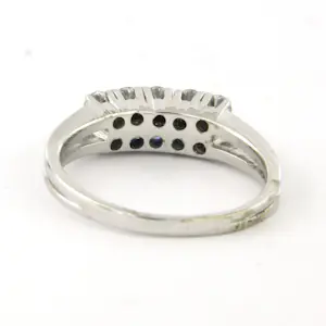 14k wit gouden ring bezet met saffier en briljant geslepen diamant tot. 0.32ct kopen? Bied vanaf 510!