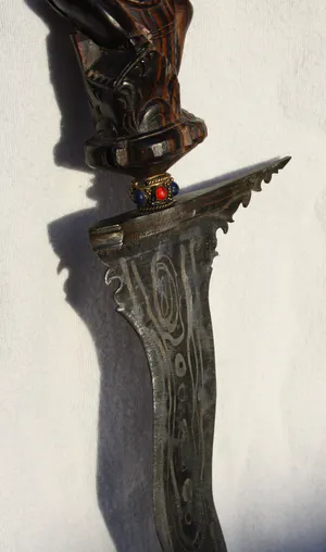 Niet of onleesbaar gesigneerd - Een bijzondere Oude, (LUK 11), Unieke Indonesische Balinese Kris/Keris, kopen? Bied vanaf 1!