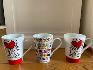Keith Haring - 3 bekers van Keith Haring vendu pour 30€ !