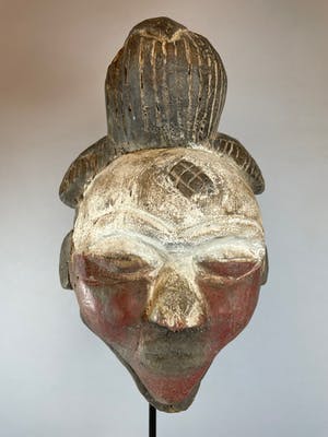 Punu - 211154 Tribal used Old African female mask from the Punu - Gabon. kopen? Bied vanaf 45!