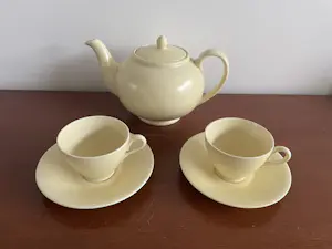 Plateelbakkerij Zuid-Holland - Plateelbakkerij Zuid Holland - Art deco gele theepot + kop- en schotels kopen? Bied vanaf 20!