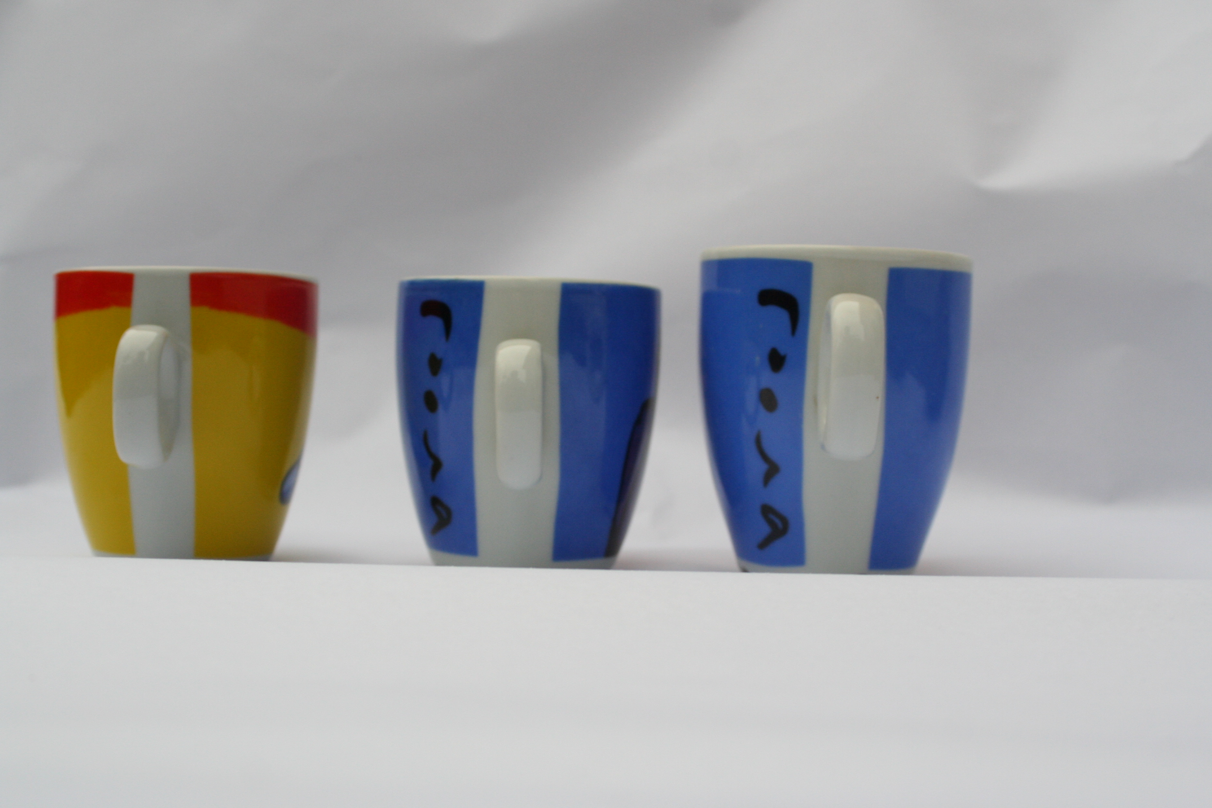 Niet of onleesbaar gesigneerd - 3 kopjes - Herman Brood kopen? Bied vanaf 1!