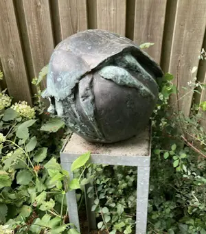 Kiny Copinga - Groot en zwaar bronzen beeld, Mestkever kopen? Bied vanaf 1000!