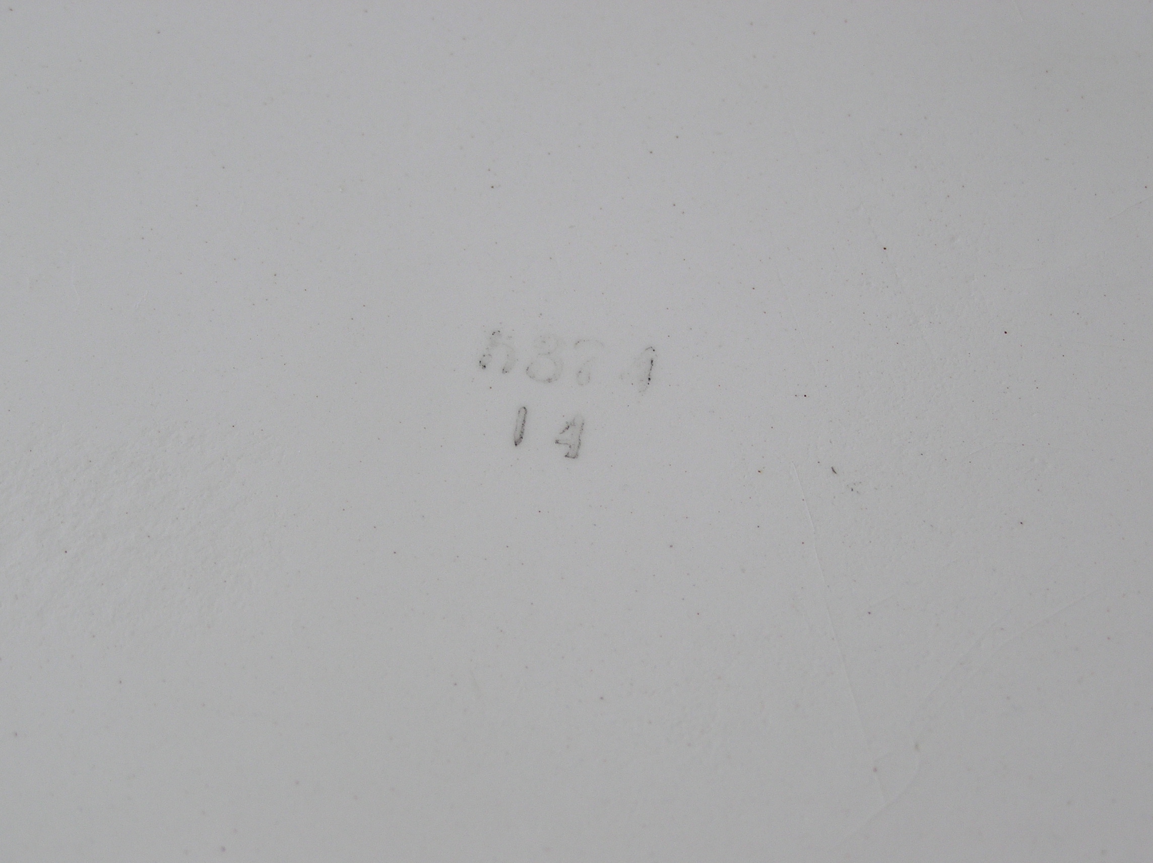 Steengoedfabriek Paetsch -  Bauhaus rond dienblad met geometrisch spuitglazuur decor kopen? Bied vanaf 15!