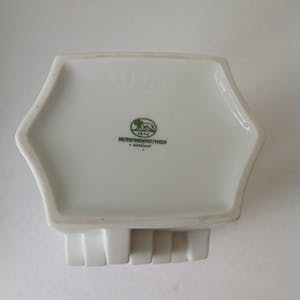 Hutschenreuther - Grote Reliëfvaas (h 30 cm) uit de serie Archais ontwerp Heinrich Fuchs kopen? Bied vanaf 75!