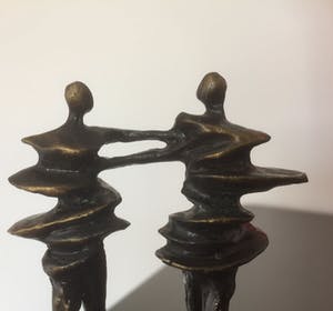 Brons (Onbekend) - Twee vriendinnen kopen? Bied vanaf 35!