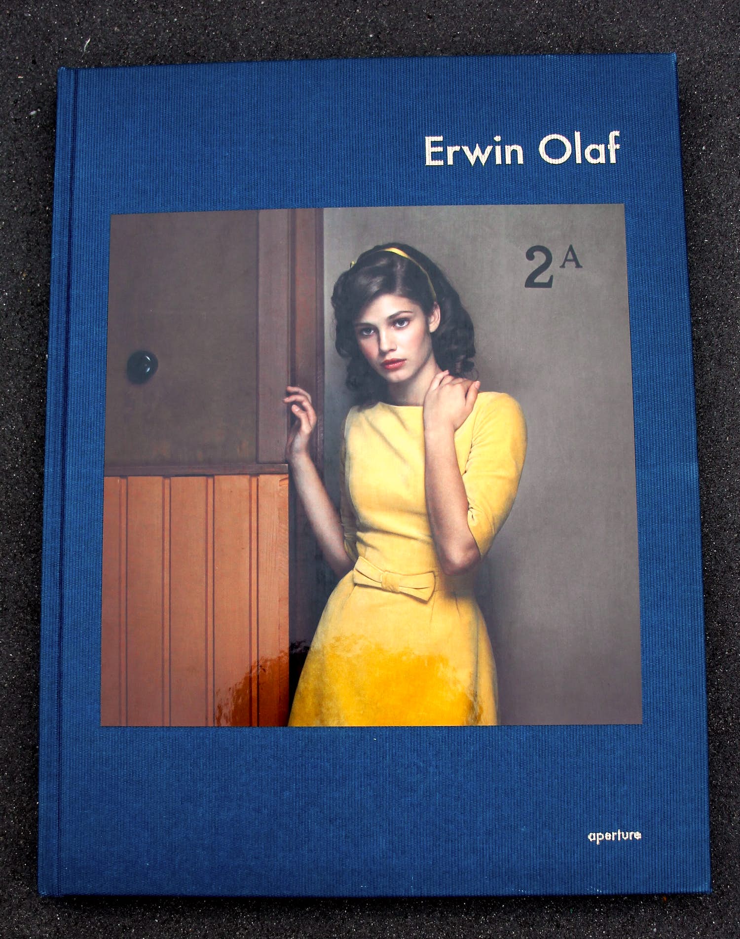 Erwin Olaf - gesigneerd boek - 2008 - eerste editie kopen? Bied vanaf 250!
