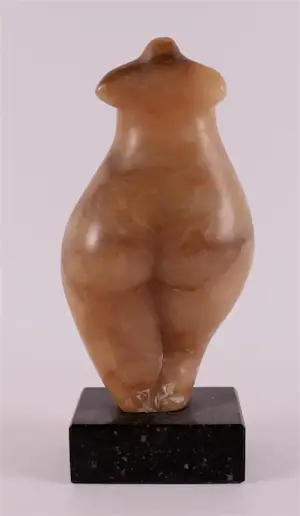 Monica van Dael - Beeld: Albasten torso op natuurstenen basement kopen? Bied vanaf 375!