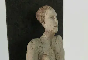 Ida De Roy - Keramiek, Figuur op zetel kopen? Bied vanaf 125!