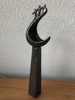 Brons (Onbekend) - Zwaar bronzen beeld op zuil - " Geen golf te hoog " kopen? Bied vanaf 20!