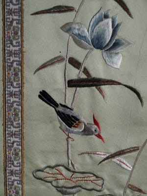 Niet of onleesbaar gesigneerd - Textielkunst , Japan , Oosterse voorstelling met vogel – ingelijst kopen? Bied vanaf 1!