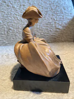 Guido Cacciapuoti - Gres d’arte beeldje dame met bloemen kopen? Bied vanaf 100!