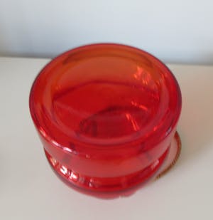 Curiosa - Seventies rode glazen koektrommel met bamboe handvat en kurken deksel kopen? Bied vanaf 1!