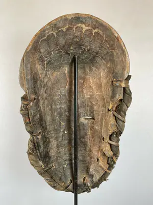 Pende - 220403 - African mask from the Pende - Congo. kopen? Bied vanaf 45!