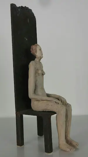 Ida De Roy - Keramiek, Figuur op zetel kopen? Bied vanaf 125!