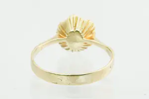 39- Mooi bewerkte 18 Krt gouden dames "bloem"ring met  parel kopen? Bied vanaf 110!