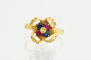6 - Aparte opengewerkt & bloem-vormige 18 Krt geel gouden ring met kleurstenen kaufen? Bieten Sie von 190!