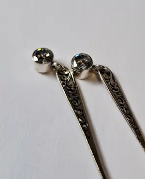 Nieuwe fijne, opengewerkte zilveren oorbellen met zirikonia kopen? Bied vanaf 40!