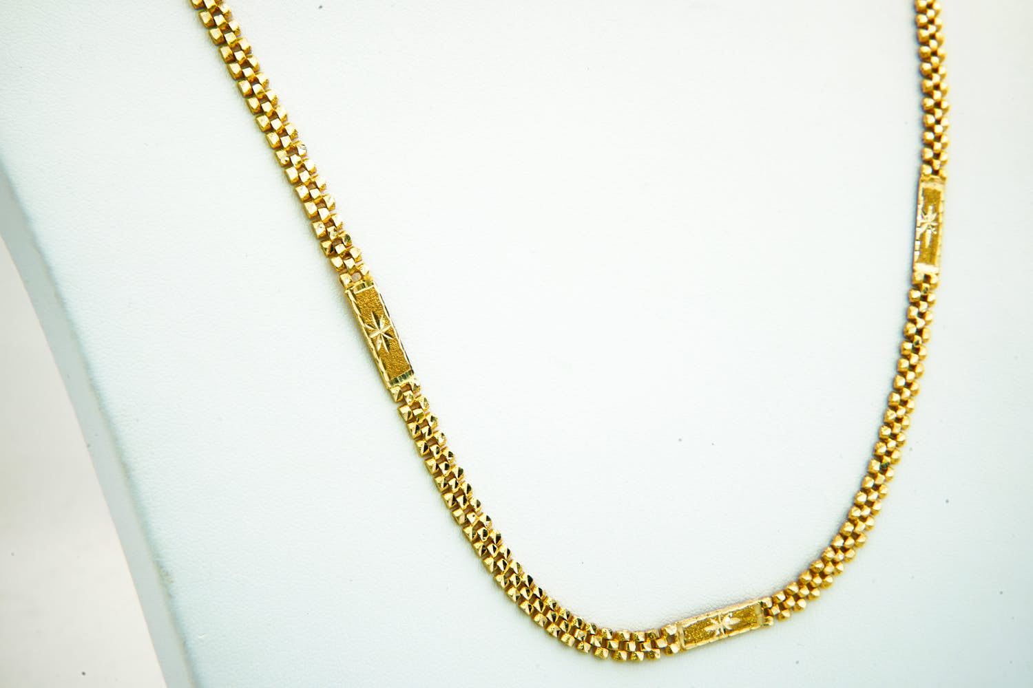 NV96- Lang (55+cm) mooi bewerkt geel gouden 14 karaats "Oyster" schakel collier verkocht voor € 810!