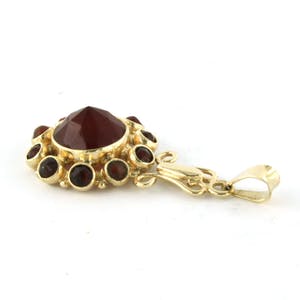 14k geel gouden entourage hanger bezet met carneool - afm 3.4 cm x 1.8 cm kopen? Bied vanaf 175!
