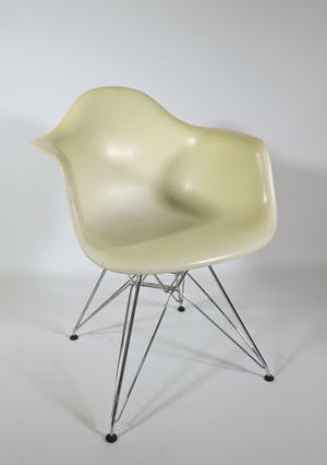 Ray en Charles Eames - Vier DAR stoelen door Vitra kopen? Bied vanaf 1!