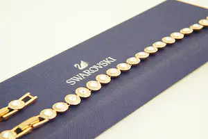 171- Chique rosé-goudkleurige ONEDELE kristallen Swarovski dames armband kopen? Bied vanaf 36!