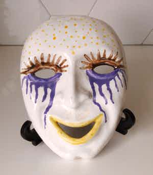 Niet of onleesbaar gesigneerd - Hand beschilderd keramisch Venetiaans masker verkocht voor € 1!
