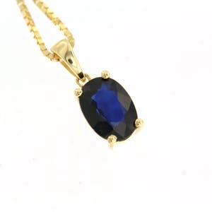14K Goud - geelgouden solitairhanger met ovaal geslepen saffier 0.95 ct. aan collier kopen? Bied vanaf 145!