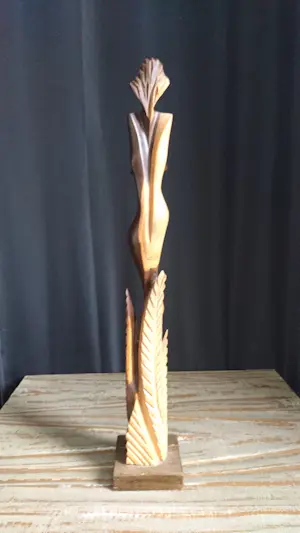 Niet of onleesbaar gesigneerd - Abstract coromandel beeld van staande vrouw kopen? Bied vanaf 10!