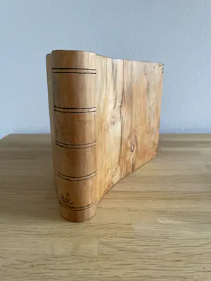 Niet of onleesbaar gesigneerd - Boek van hout kopen? Bied vanaf 1!