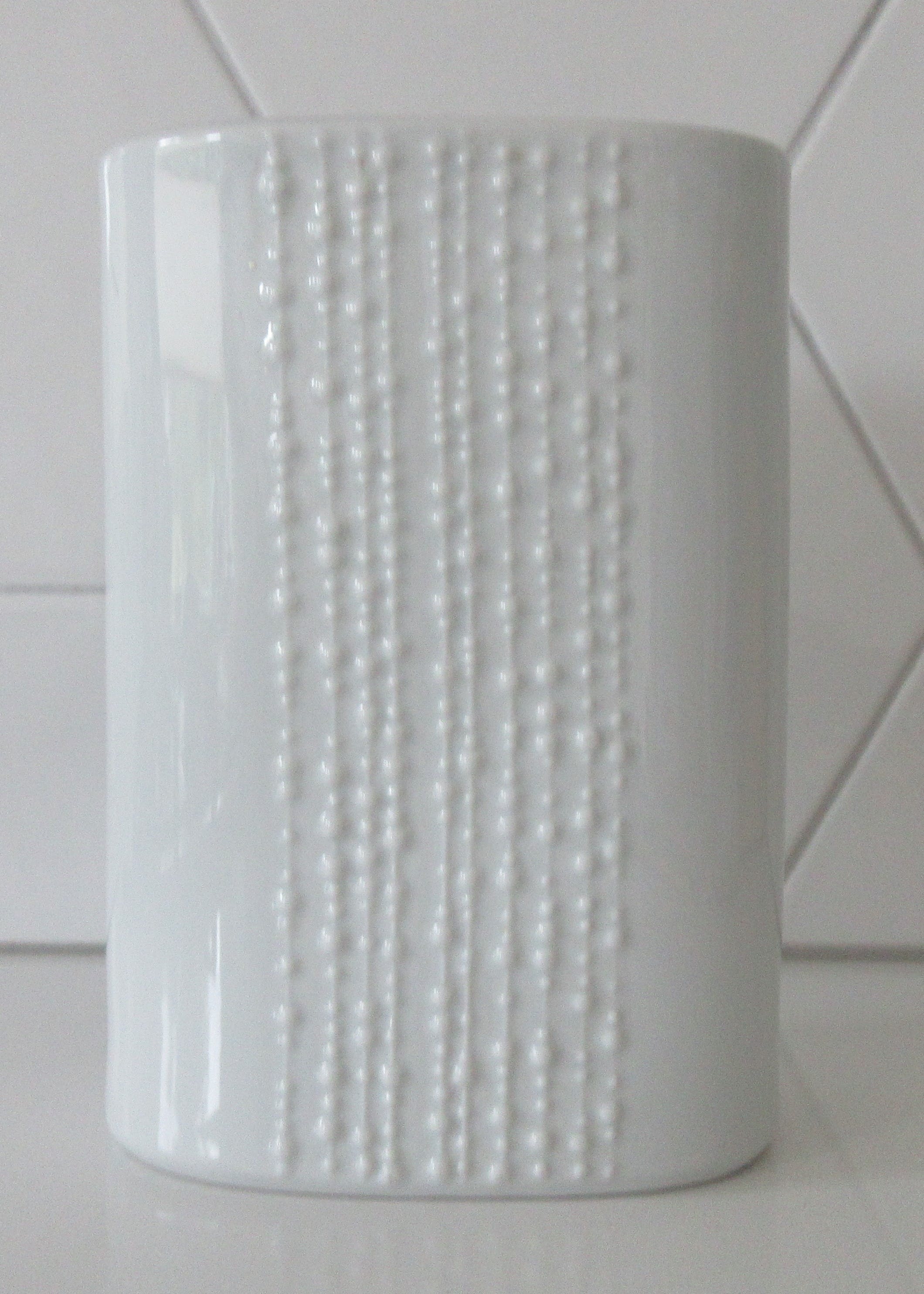 Naaman Porcelain Israel - Op Art Design ovale porseleinen vaas verkocht voor € 1!