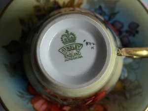 Curiosa - Bloementheekopje + schoteltje - Aynsley China Ltd. , ontwerp J.A. Bailey kopen? Bied vanaf 1!