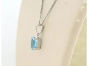 14k wit gouden collier met hanger bezet met topaz tot. 0,85ct kopen? Bied vanaf 160!