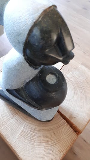 Niet of onleesbaar gesigneerd - S. Chiefamba Zimbabwe - Springstone sculptuur - kopen? Bied vanaf 1!