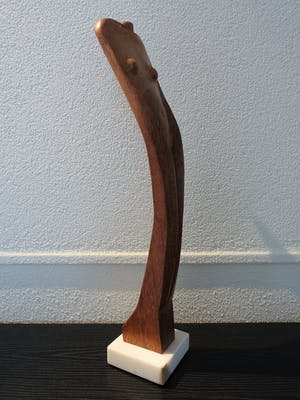 Niet of onleesbaar gesigneerd - Fraai gestileerd houten naakt (Amsterdamse school?) kopen? Bied vanaf 1!